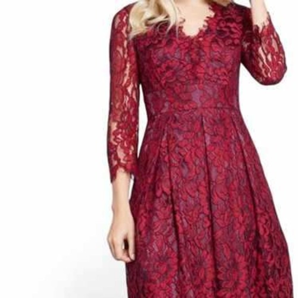 Eliza J Lace Dress Burgundy Red Floral V-Neck 3/4 Long Sleeve Size 8 EJ8M6943